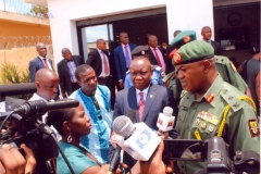 THE-GOC-MAJ.-GEN.-L.C.-ILO-SPEAKING-WITH-JOURNALISTS-DURING-THE-VISIT