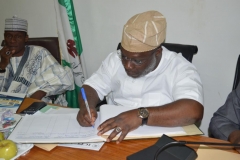09-Hon.-Babajide-Akinloye-signing-the-visitors-register